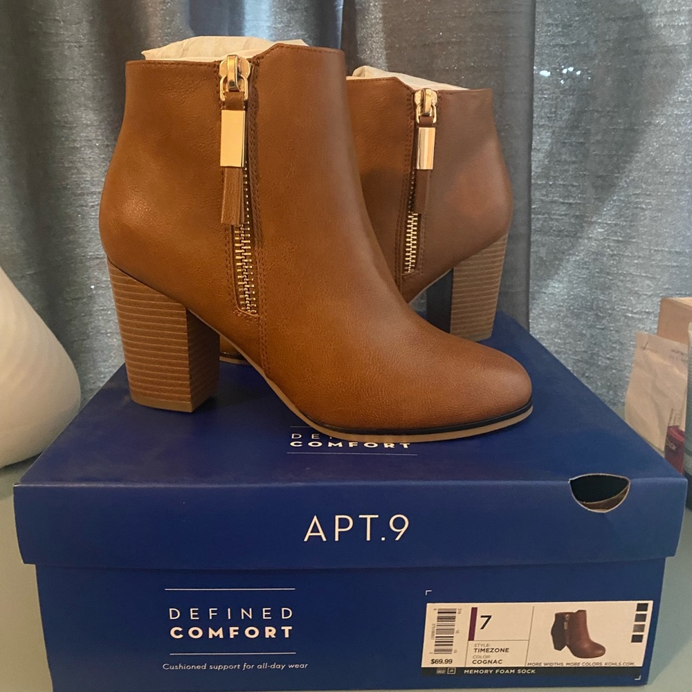 Kohls. Brand new ankle boots with heel. Size 7